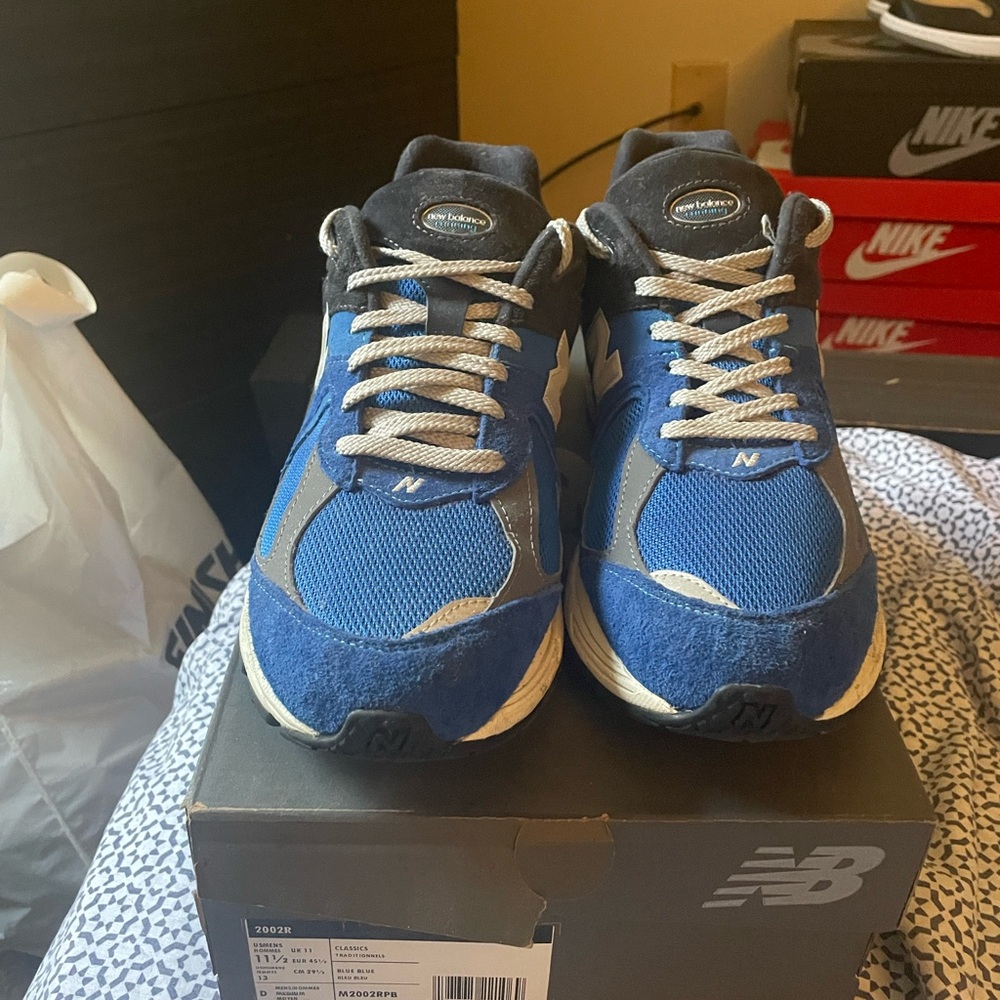New Balance 2002r